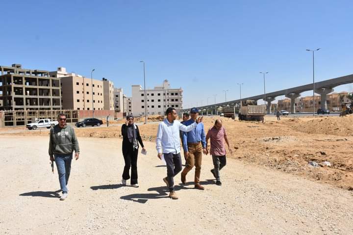 رئيس جهاز " القاهرة الجديدة " يتفقد أعمال الطرق والمرافق الجارية بالمدينة